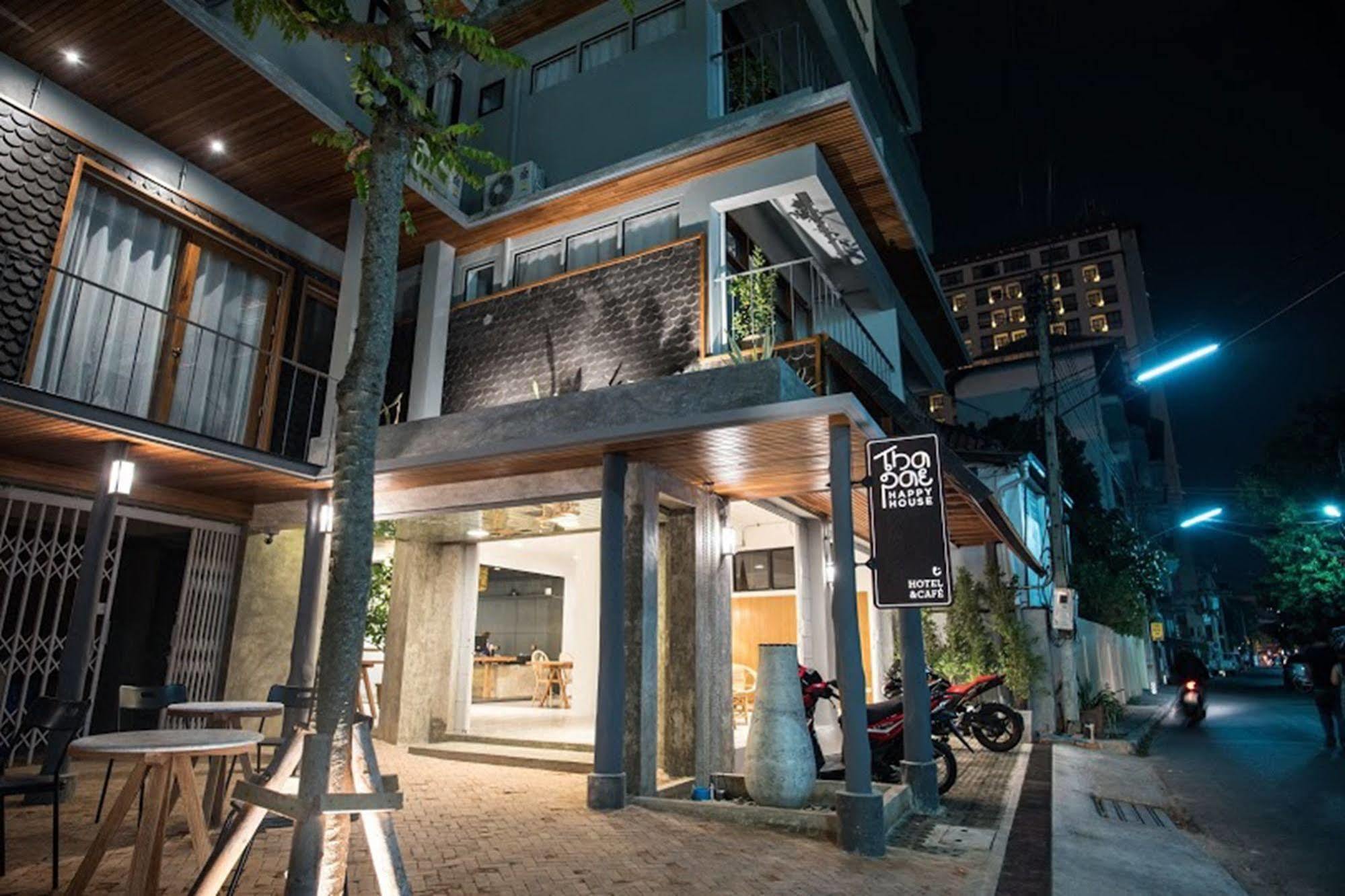 Отель Thapae Happy House Чиангмай Экстерьер фото